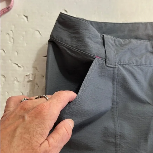 PATAGONIA CROPPED OUTDOOR GRAY LIGHTWEIGHT STYLE PANTS SZ 8 - Picture 14 of 14